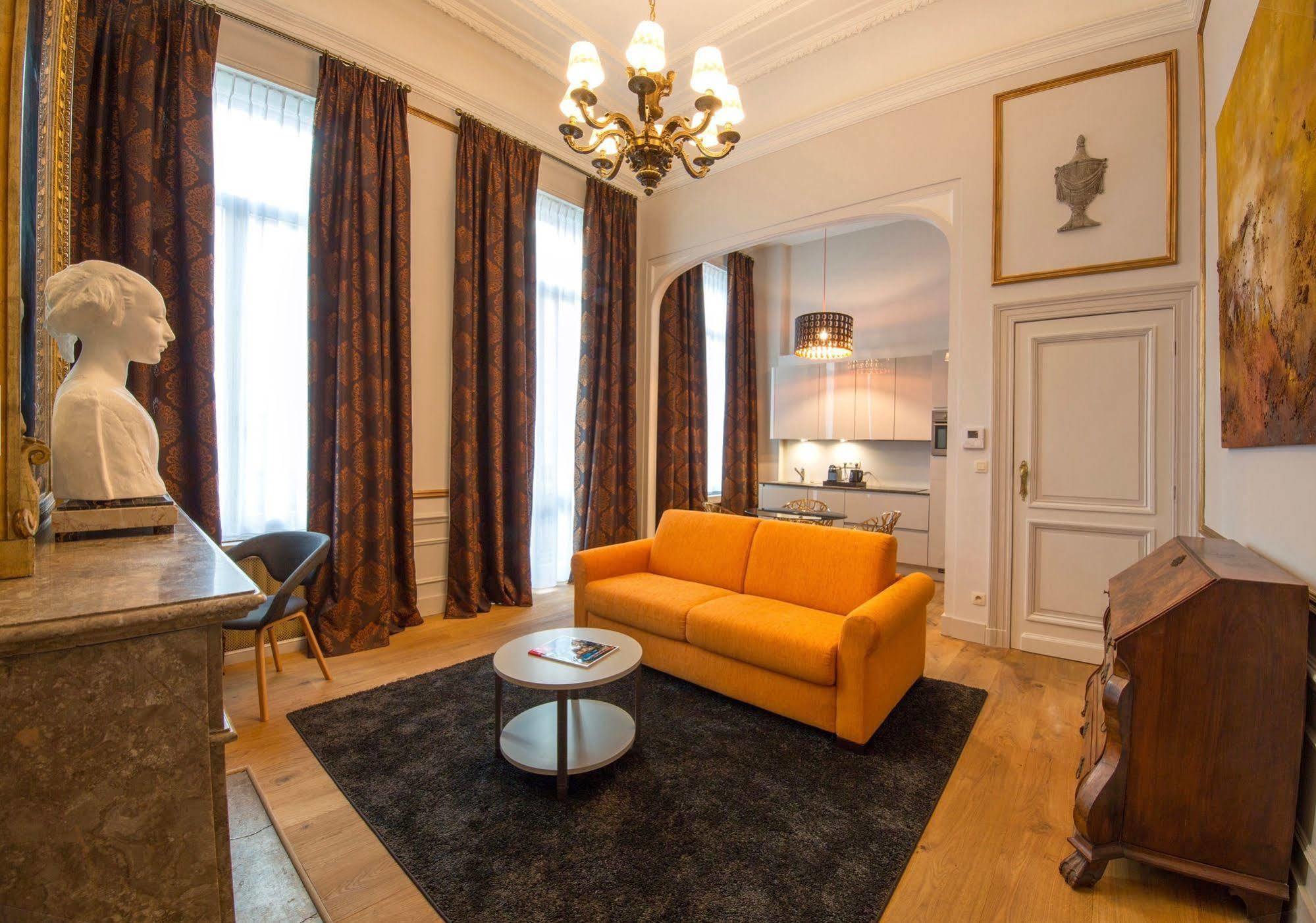 Louise Sur Cour Bed & Breakfast Saint-Gilles Bagian luar foto