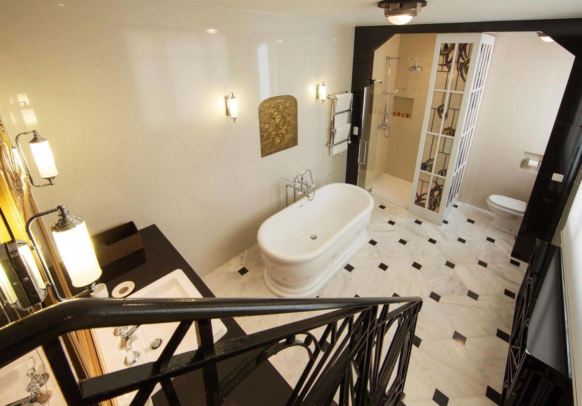 Louise Sur Cour Bed & Breakfast Saint-Gilles Bagian luar foto