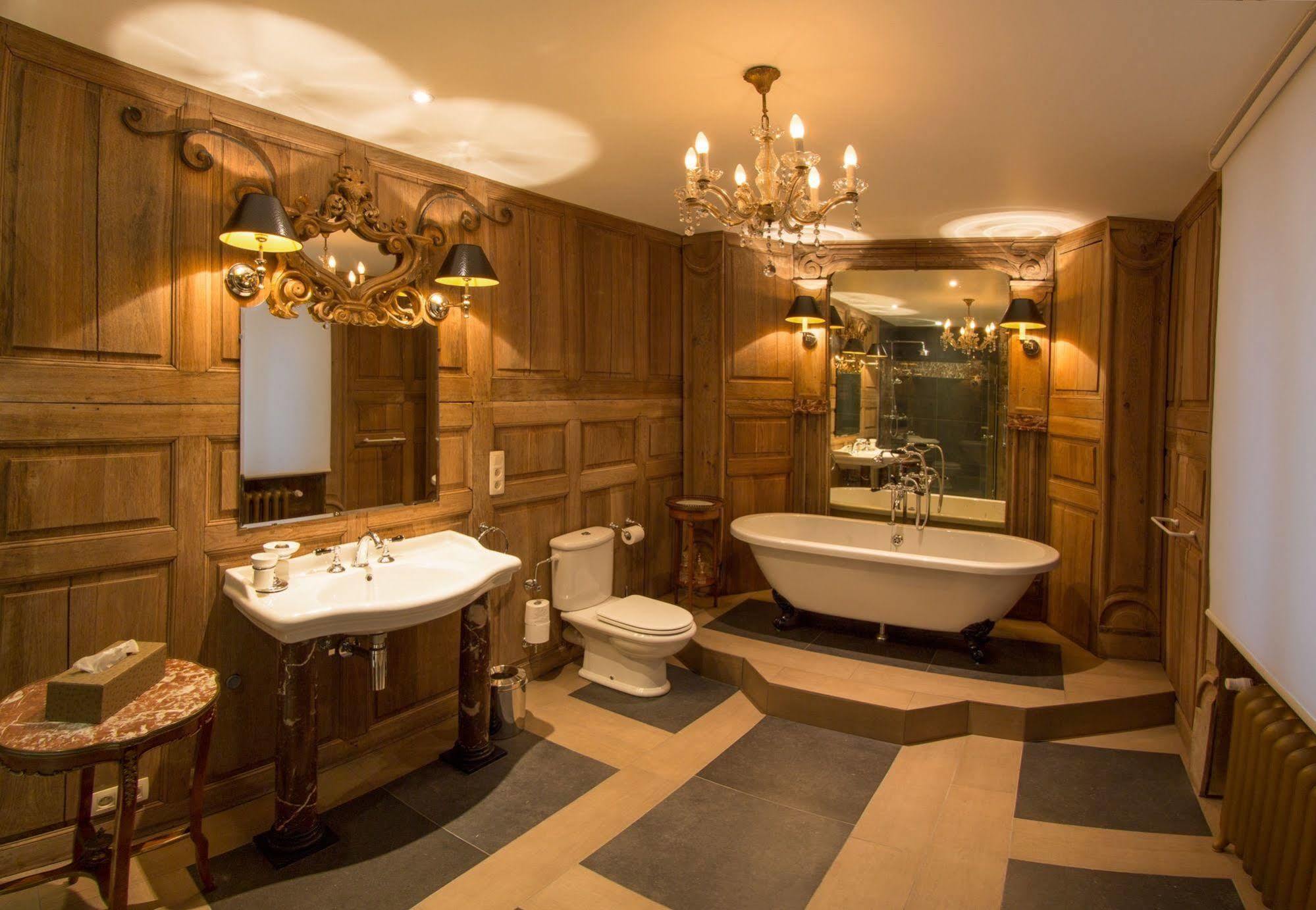 Louise Sur Cour Bed & Breakfast Saint-Gilles Bagian luar foto