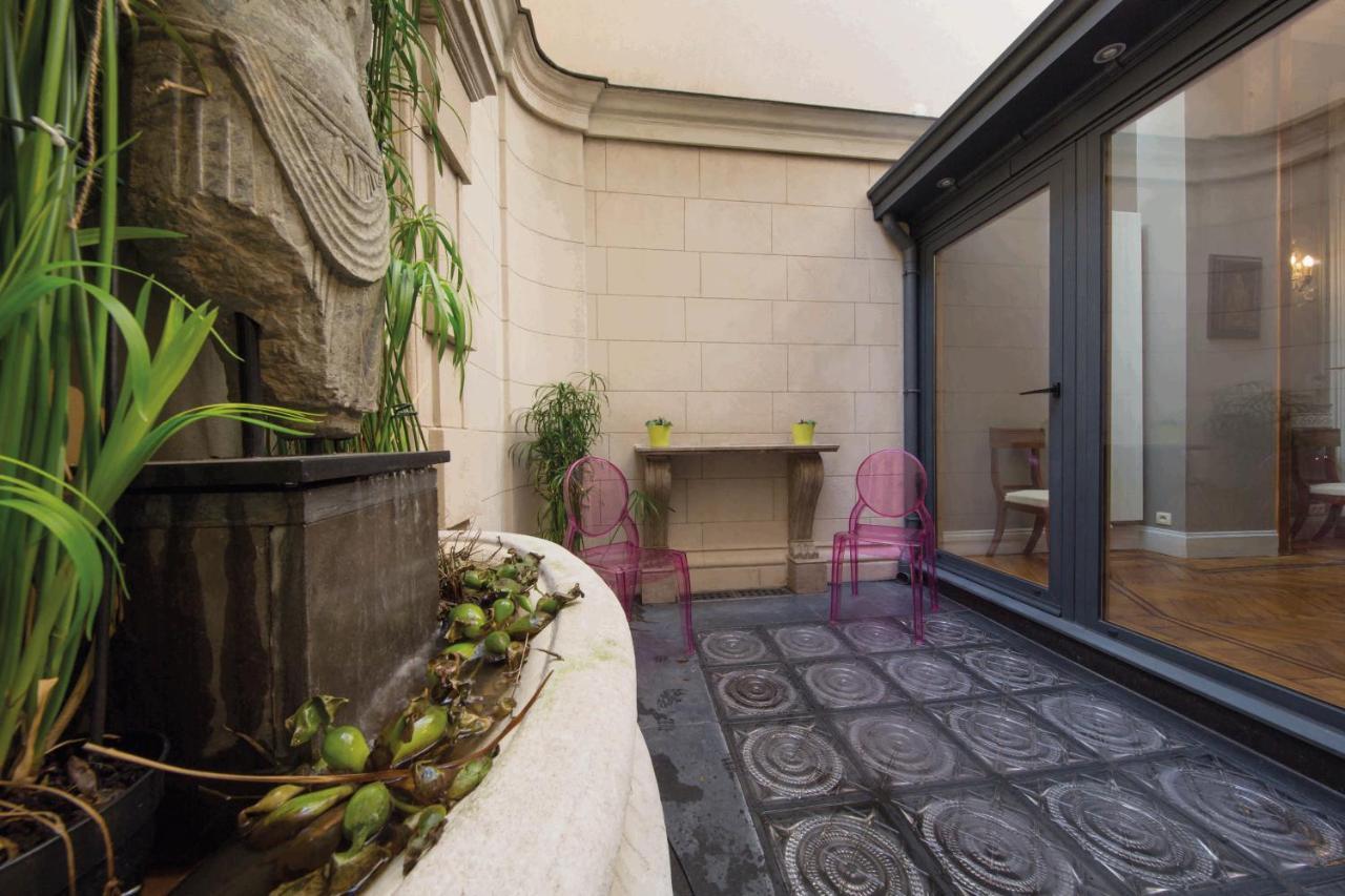 Louise Sur Cour Bed & Breakfast Saint-Gilles Bagian luar foto