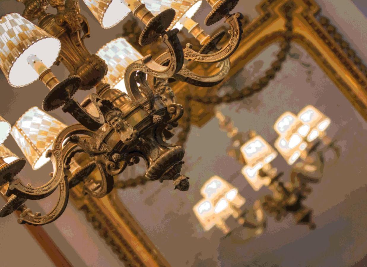 Louise Sur Cour Bed & Breakfast Saint-Gilles Bagian luar foto