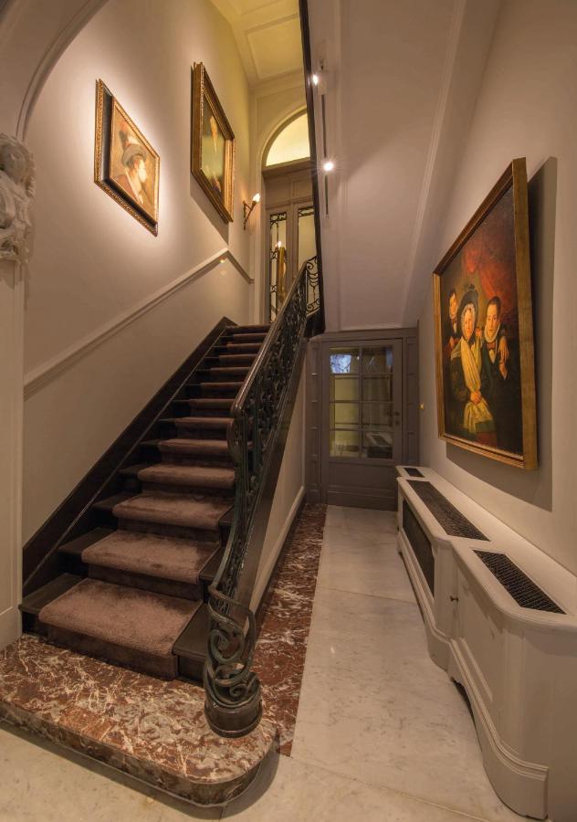 Louise Sur Cour Bed & Breakfast Saint-Gilles Bagian luar foto